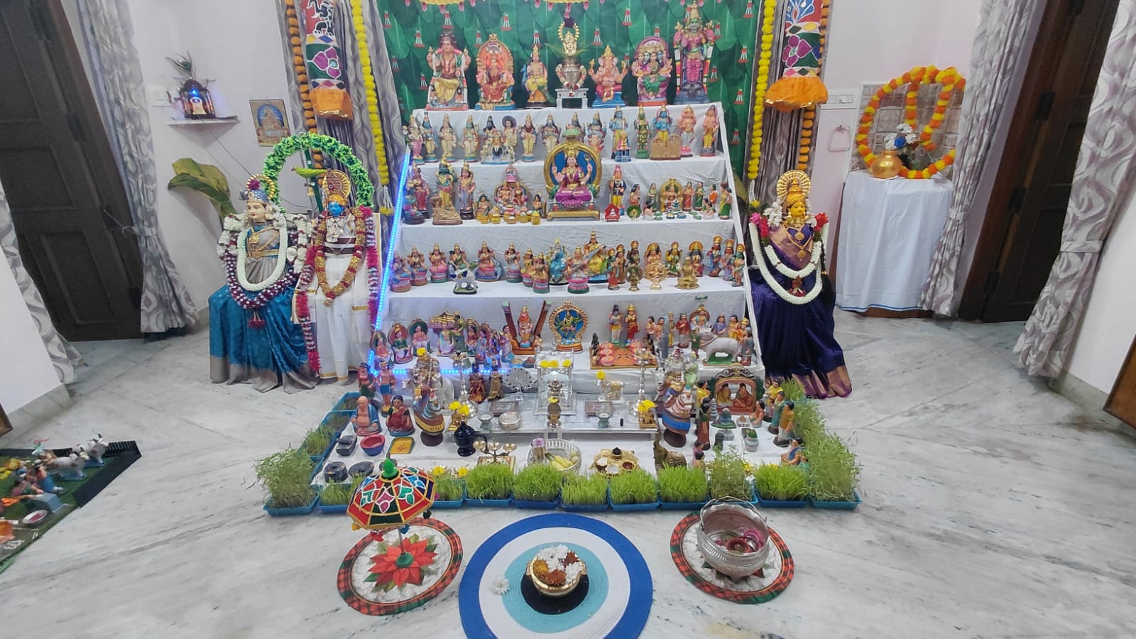 சு.வேல்விழி
குருராஜ் பவன் இல்லத்துக் கொலு, திருப்பூர் - படம் 3