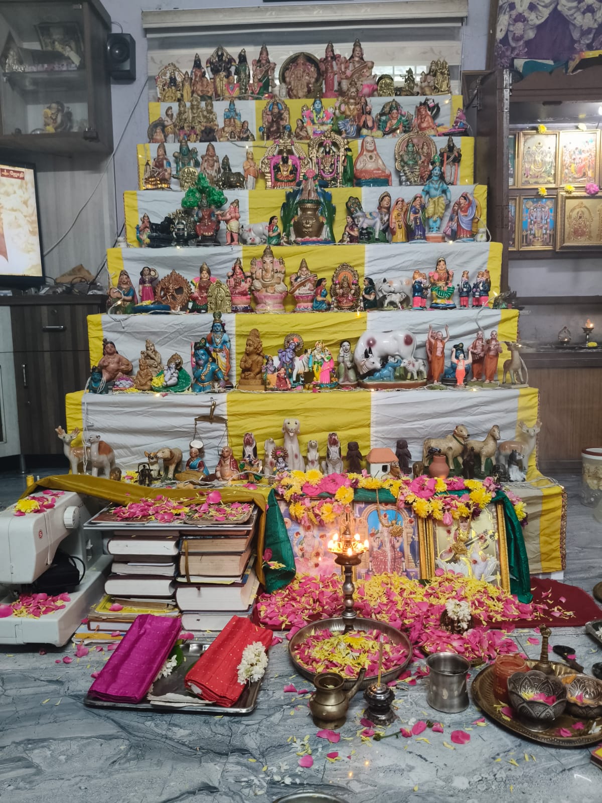 லதா
வீட்டின் பெயர்
ஸ்ரீ ரமணா நிவாஸ்
புது சாரம்
பாண்டி கொலு, புதுச்சேரி