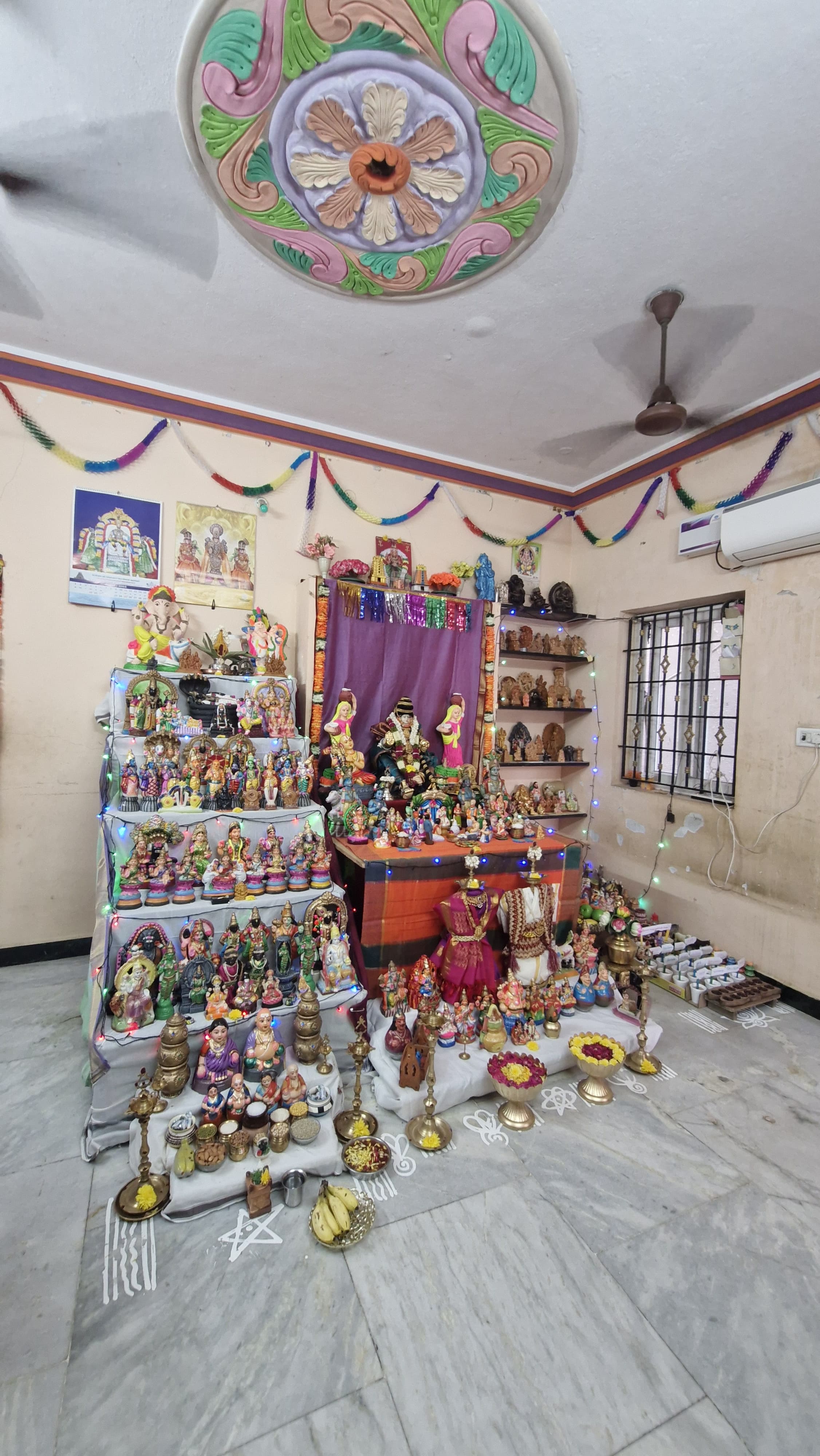 M.R. விஜயலஷ்மி கொலு, அம்பத்தூர் திருவள்ளூர் மாவட்டம்.