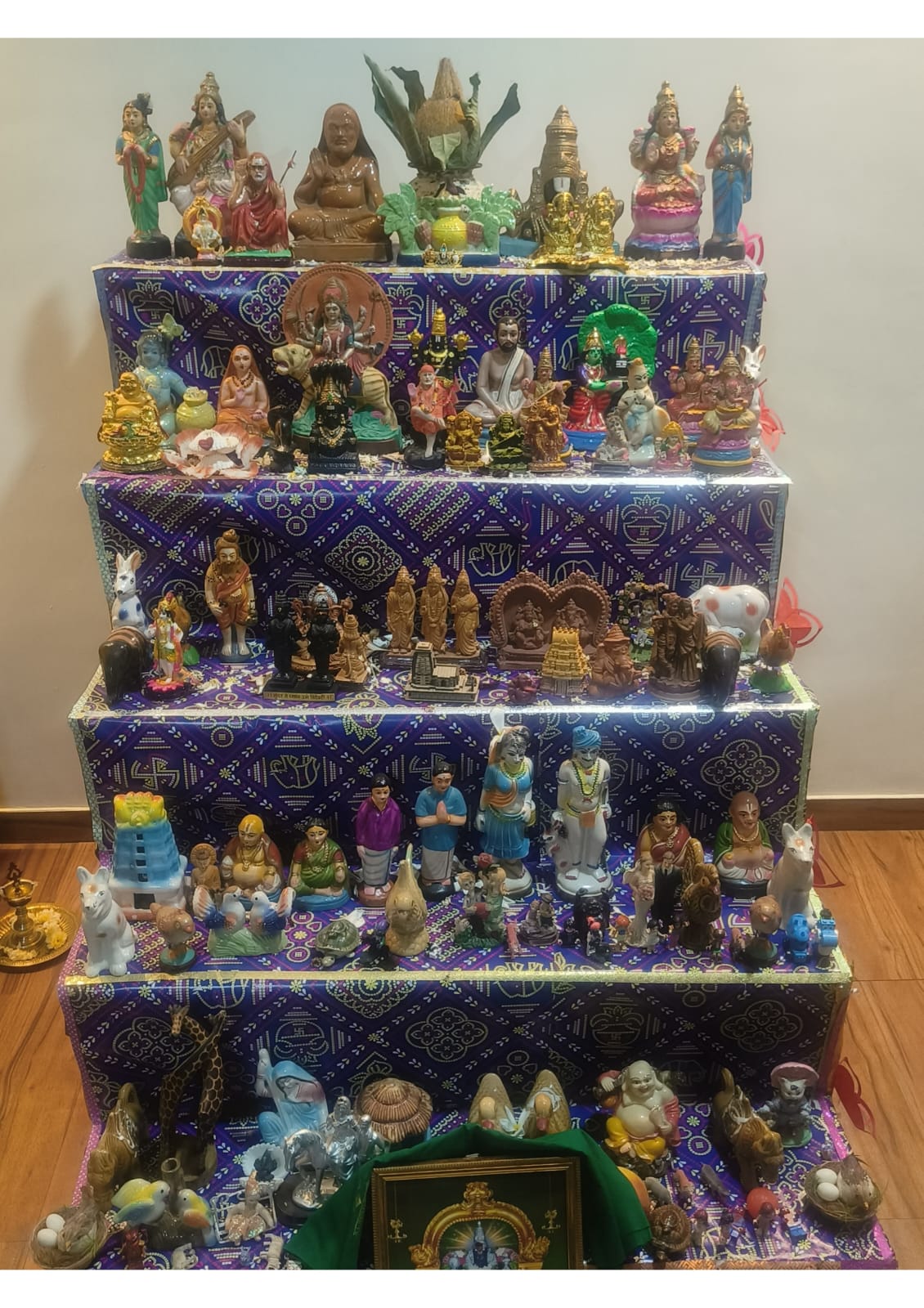 கோ. வெங்கட்ராமன்
மஜெஸ்டிகா-D, 303, காசபெல்லா,
பலாவா சிட்டி, கல்யாண் ஷில் ரோடு,
டோம்பிவிலி கிழக்கு,
அஞ்சல் குறியீடு: 421204. இல்லத்துக் கொலு, Thane - படம் 3