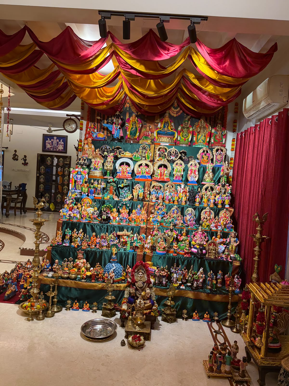 B. Tharinee கொலு, சென்னை
