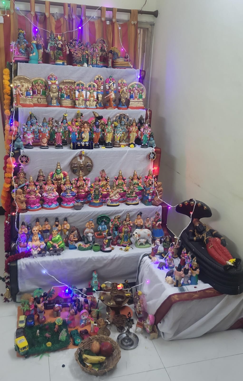 Sunitha Venkatakrishnan 

 ""Ethu namma aathu simple golu:" கொலு, Chennai