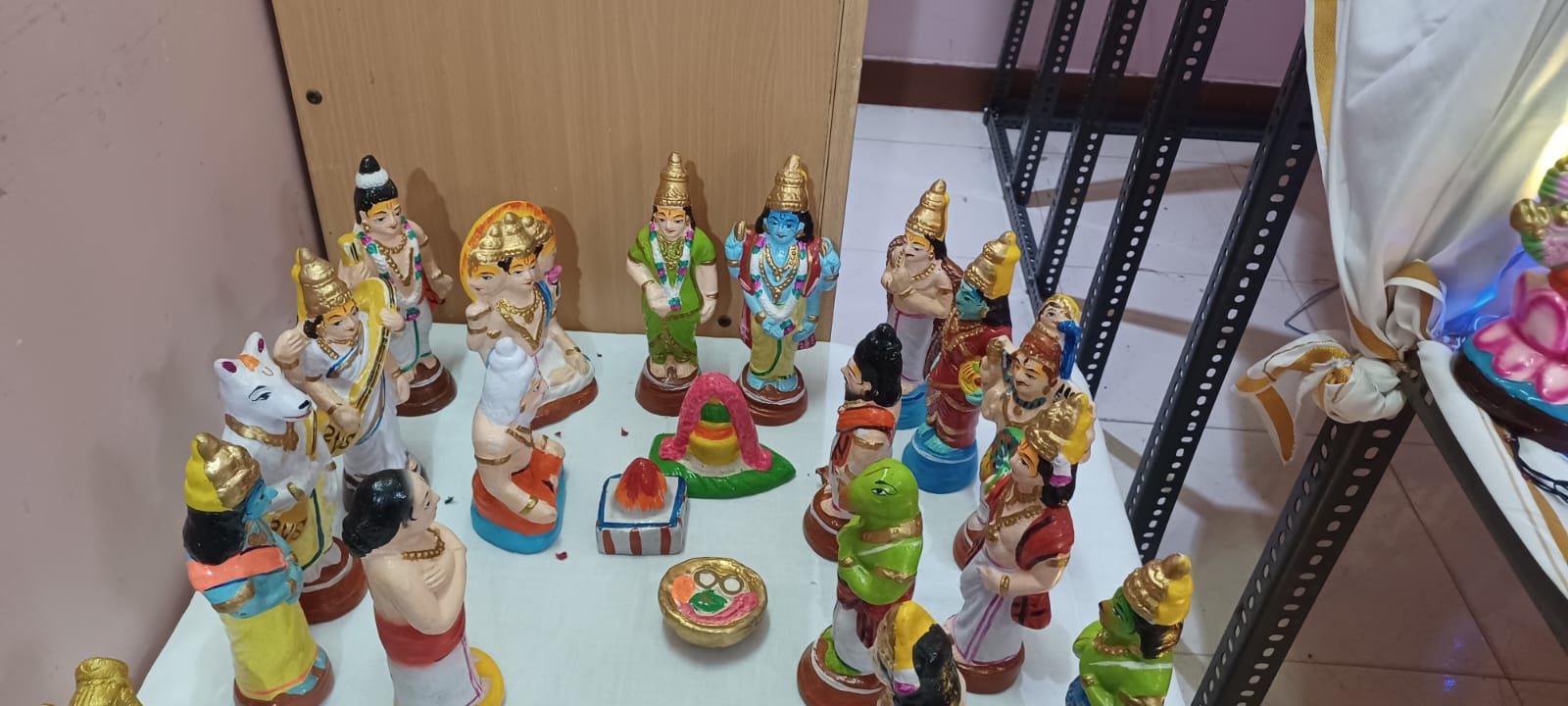 ராஜேஸ்வரி நாகராஜன், ஆஃபீசர்ஸ் டவுன் மீனாம்பாள்புரம் மதுரை 625002 இல்லத்துக் கொலு, மதுரை - படம் 3