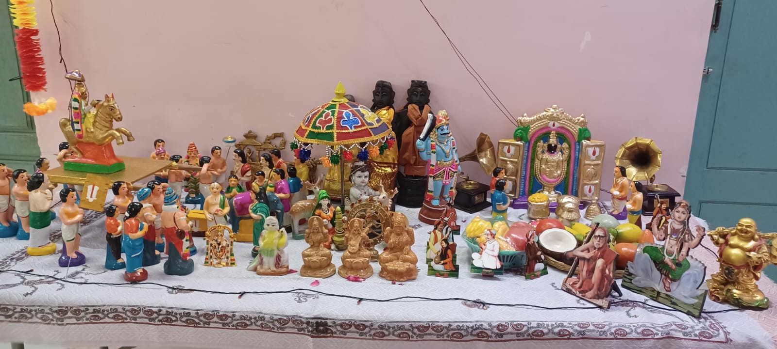 ராஜேஸ்வரி நாகராஜன், ஆஃபீசர்ஸ் டவுன் மீனாம்பாள்புரம் மதுரை 625002 கொலு, மதுரை