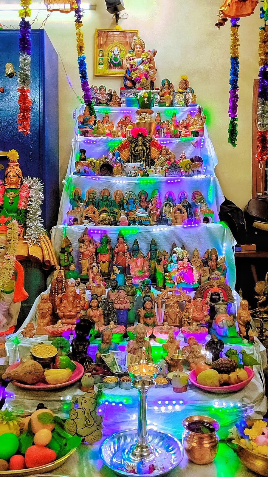 வீட்டின் பெயர் அல்லது கொலு வைப்பவரின் பெயர்

Abirami கொலு, Tirunelveli