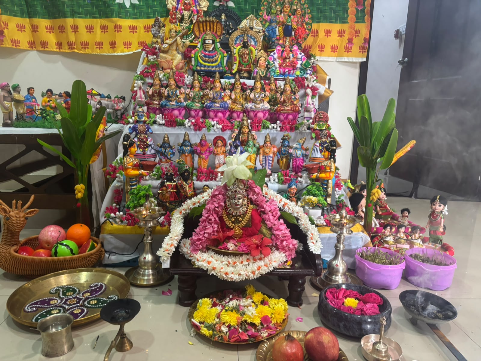  கொலு, Seri