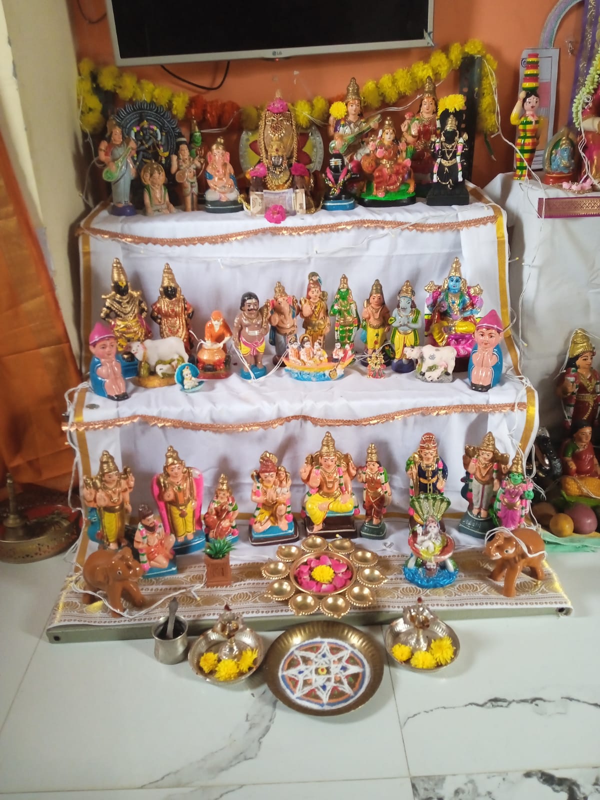 Meenambal illam
Buvana name இல்லத்துக் கொலு, Madurai - படம் 8