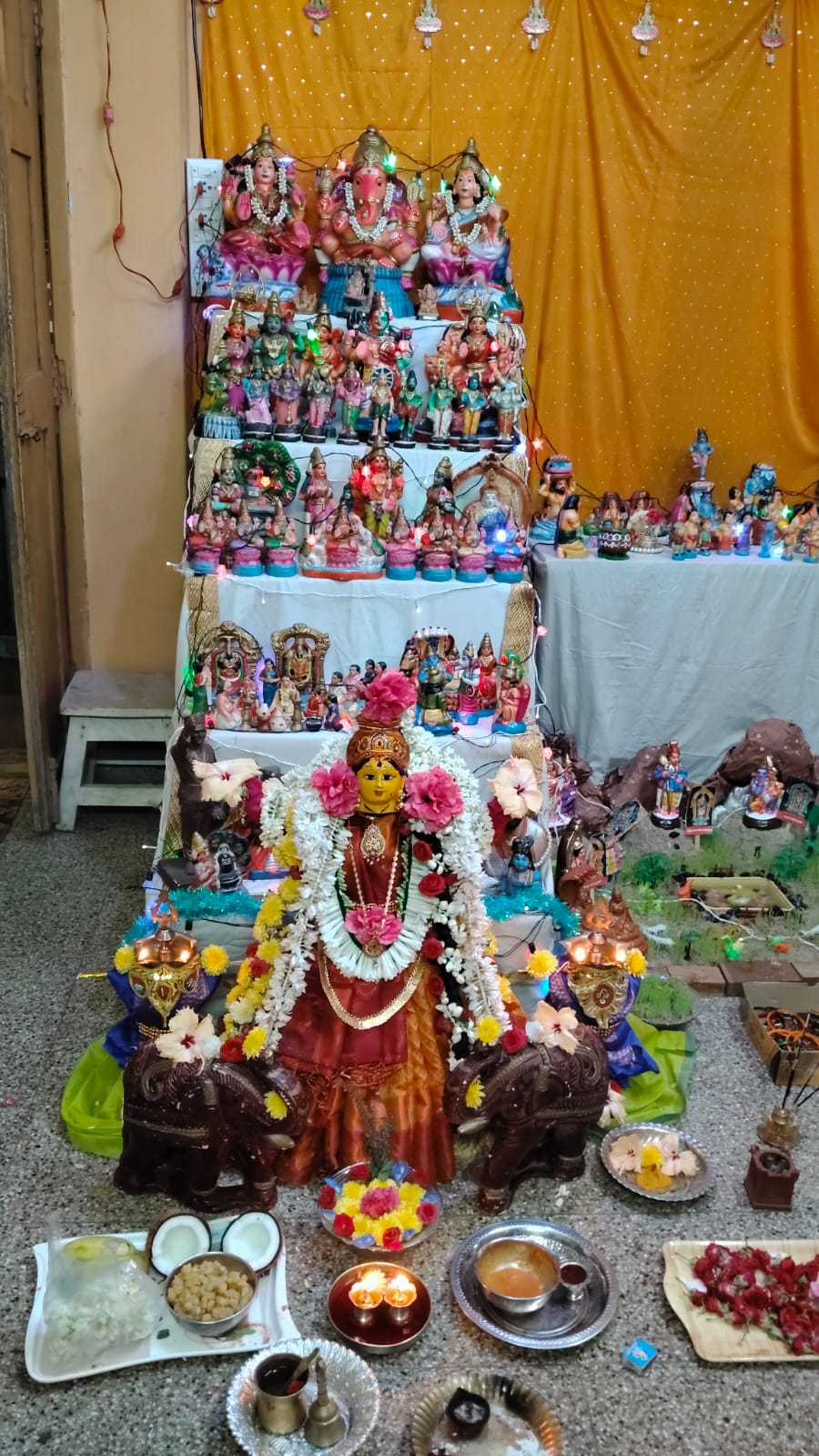 காயத்ரி 
123, காமராஜர் சாலை 
மணலி 
சென்னை 600068 கொலு, சென்னை