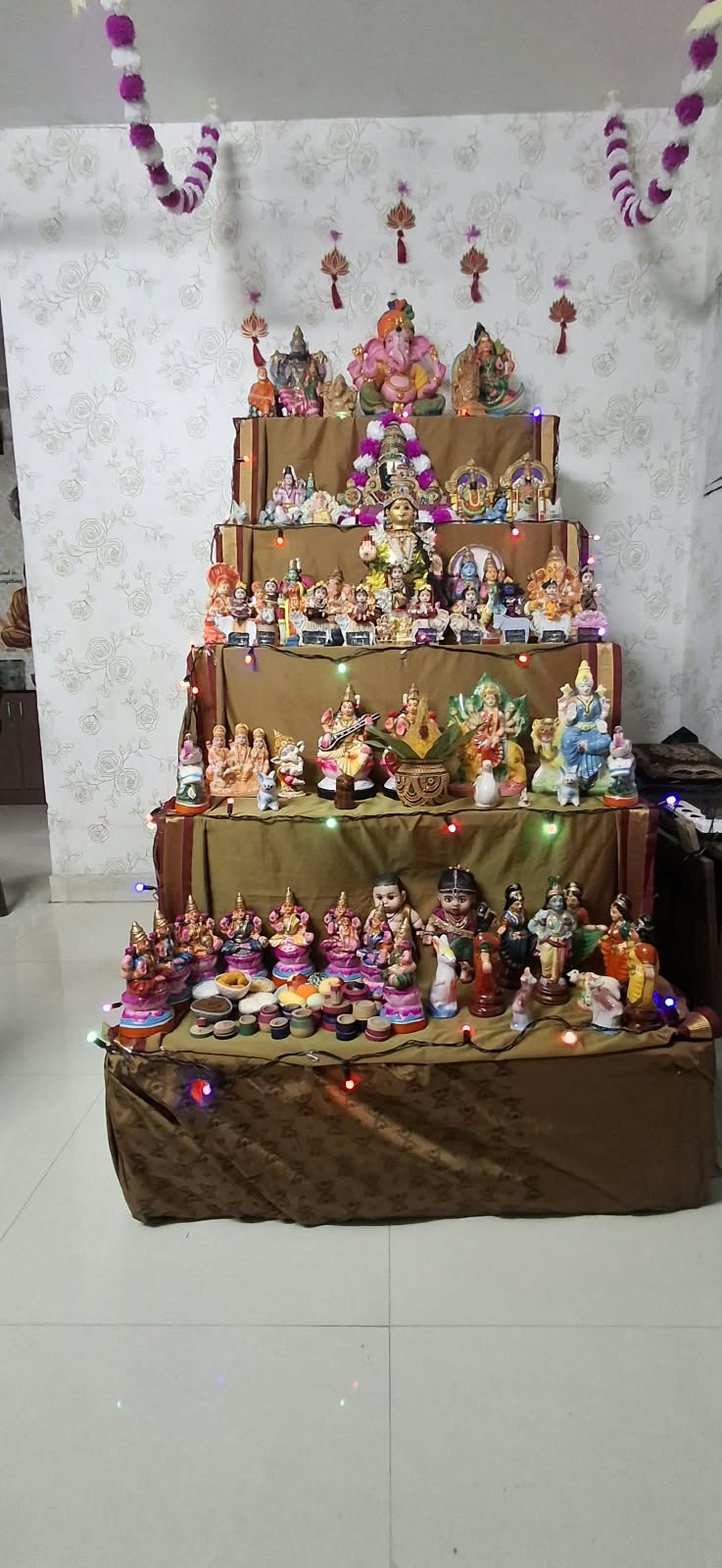 Priyabala கொலு, எ. கா. காஞ்சிபுரம்