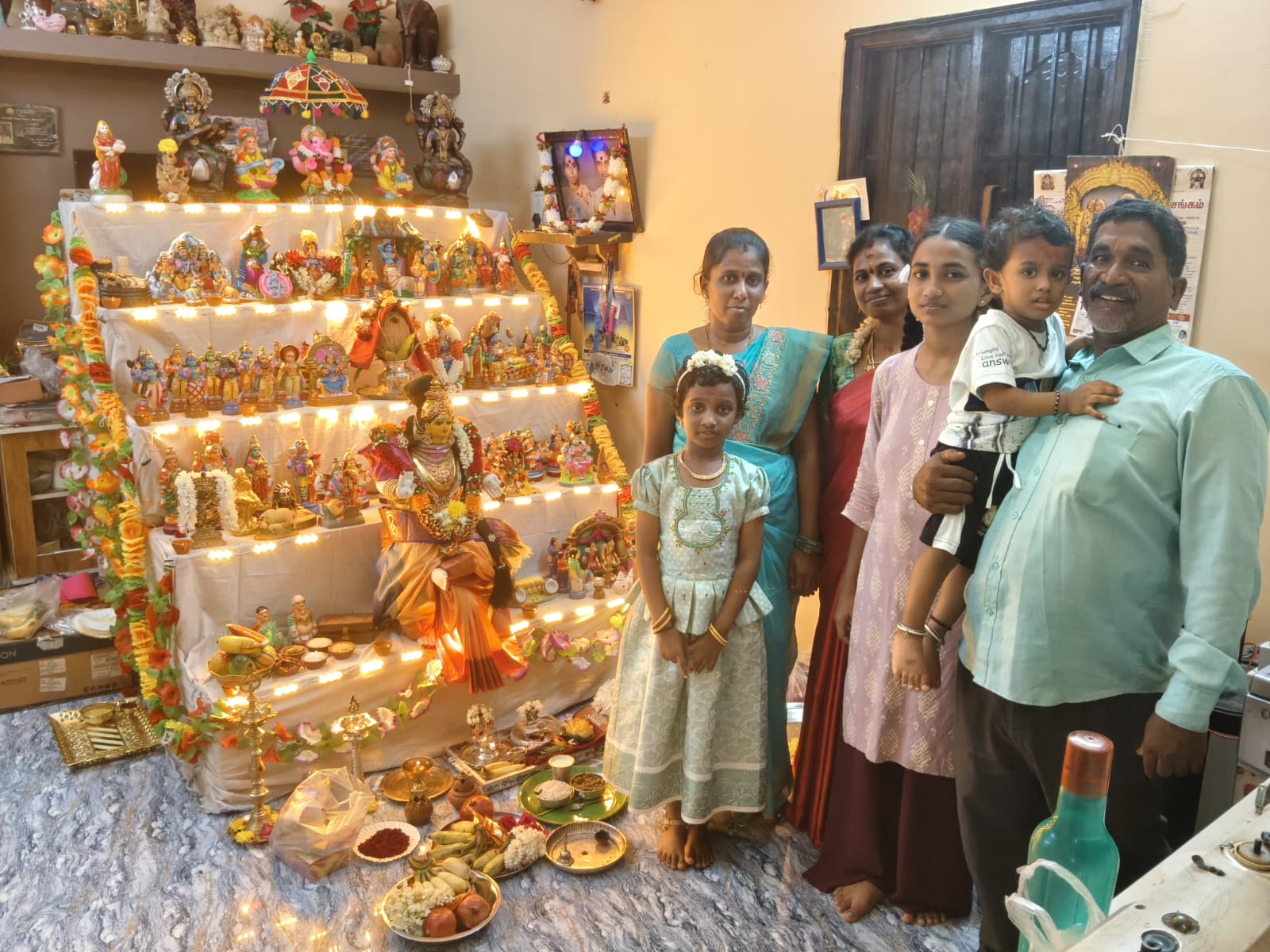S.உமாமகேஸ்வரி. 41, Unnamalai Amman Nagar IIIrd Street kannapalayam Showrancherry post Chennai 72, mobile number 9884399894/8680041759 கொலு, திருவள்ளூர் மாவட்டம்