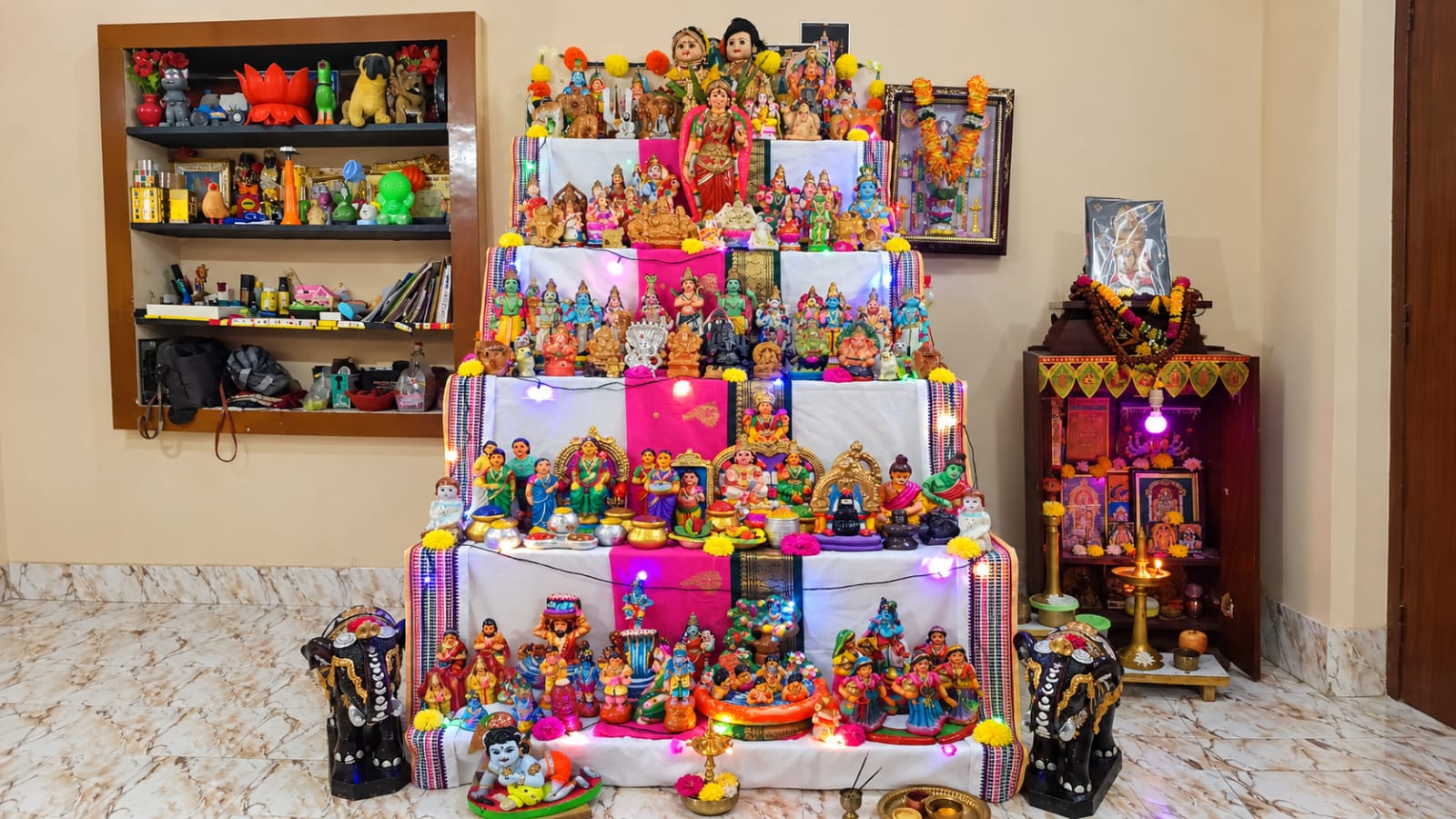 திருமதி. மங்கையர்கரசி சிவக்குமார் 
திண்டுக்கல் கொலு, திண்டுக்கல்