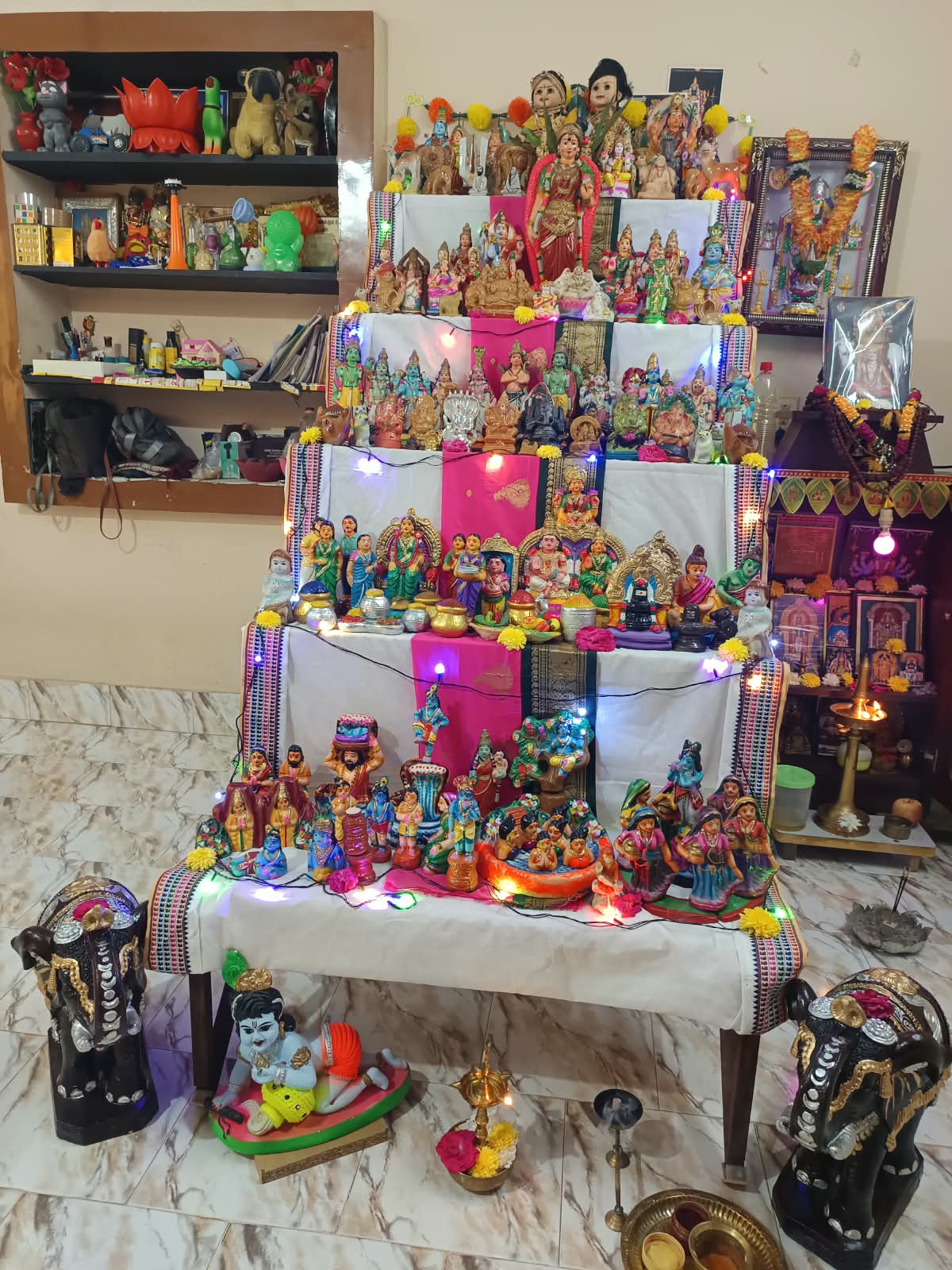 திருமதி. மங்கையர்கரசி சிவக்குமார்
திண்டுக்கல் இல்லத்துக் கொலு, திண்டுக்கல் - படம் 4