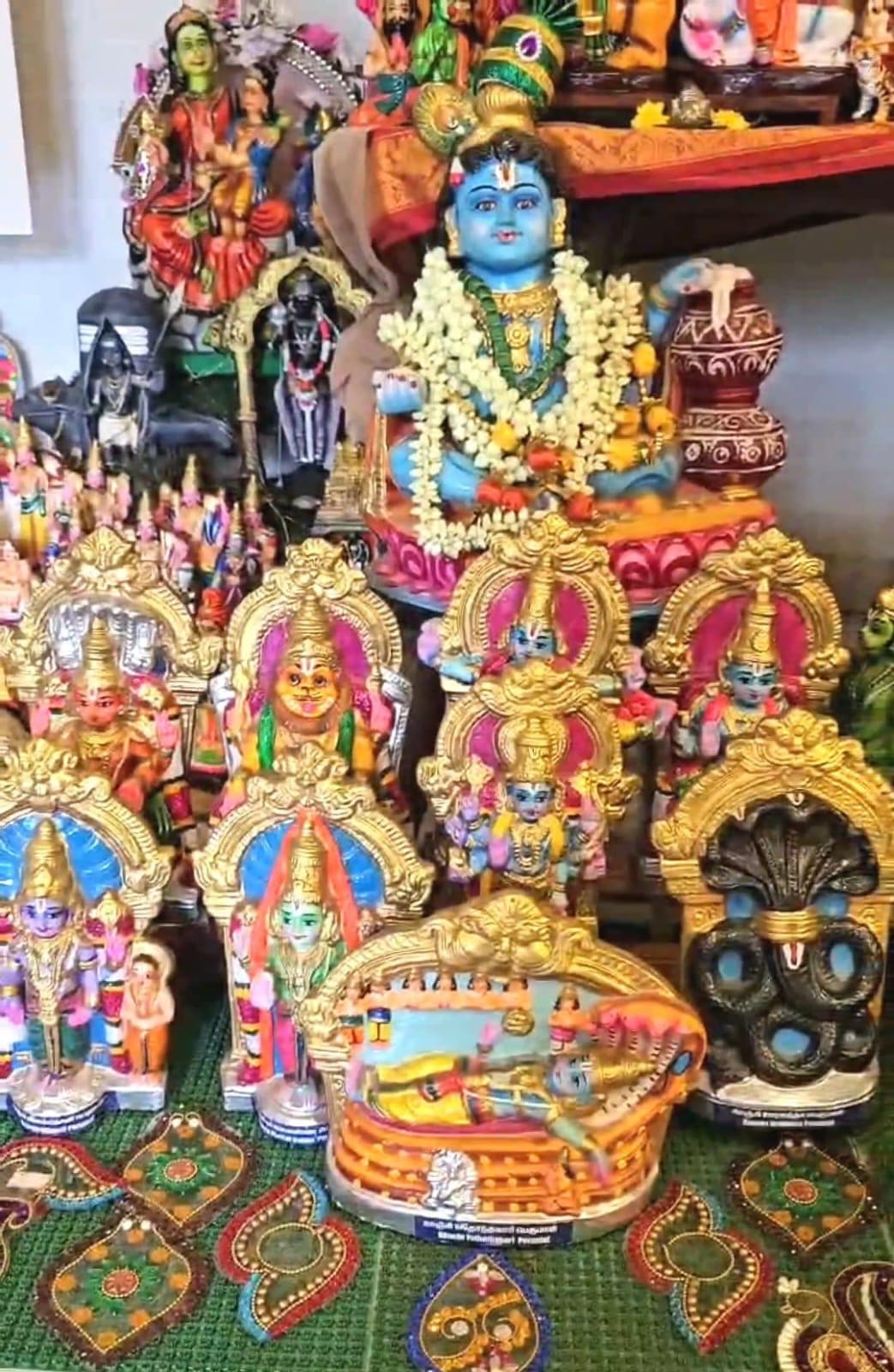 செல்வி சங்கர்
இடம்: சென்னை OMR
கருப்பொருள் (Theme): ஸ்ரீ வித்யா உபாசனை
தொடர்பு எண்கள்: 9841311736 / 9600040858 இல்லத்துக் கொலு, சென்னை - படம் 5